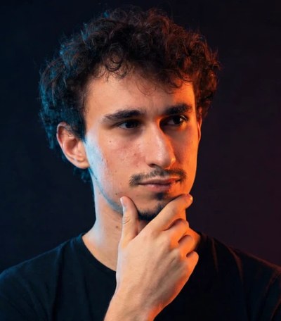 Yanis, alias Yavez